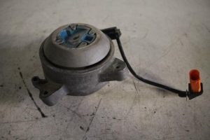 17808023 – 4H0399151AT – Getriebe Halterung