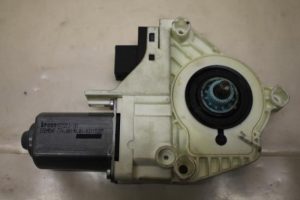 17798723 – 4F0959801D – Door window motor
