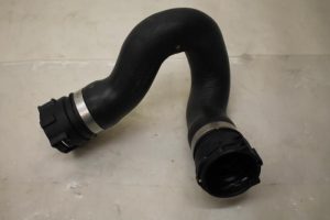 17797598 – 8K0121101J – Kühlerschlauch