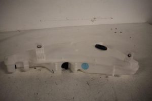 17805020 – 4G8955451F – Scheibensprühertank vorne