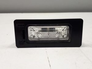 20821101 – 8T0943021 – Registration plate light