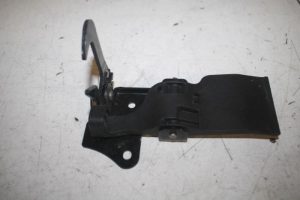 17809901 – 4H0823485C – Slotmechaniek Motorkap