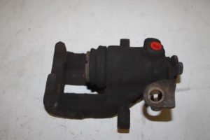 17818953 – 4A0615423 – Remklauw (Tang) links-achter