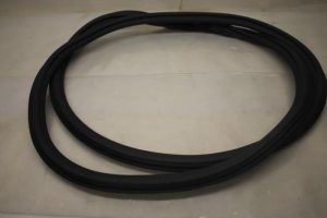 17797226 – 8V5831721 – Portierrubber 4Deurs links-voor