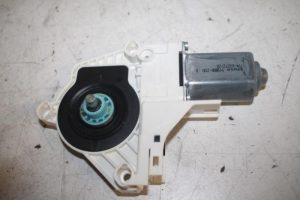 17805979 – 8K0959801B – Door window motor