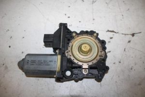17824365 – 8N7959802A – Door window motor