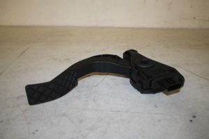 17822122 – 8K1723523A – Accelerator pedal