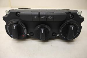 17796055 – 8P0820047D – Kachel Bedieningspaneel