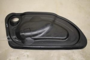 17799224 – 8K0837915C – Deurplaat 4Deurs links-voor