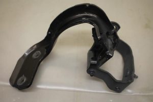 17798509 – 4G9827300 – Tailgate hinge