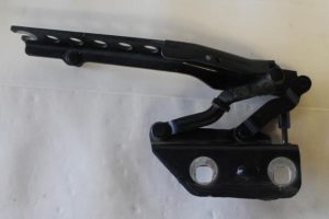 17793516 – 4E0823302E – Bonnet Hinge