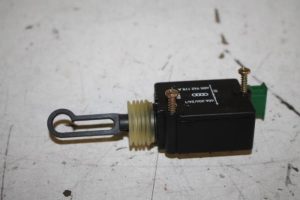 17810665 – 4B5962115A – Slotmechaniek Achterklep