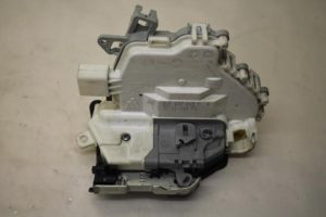 17799065 – 8J1837015C – Door lock mechanism 4-door, front left