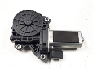 21274754 – 4F0837059 – Sluithulpmotor portier links-voor