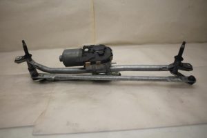 17801068 – 8R1955023B – Wiper motor + mechanism