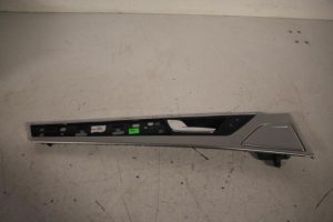 17809879 – 4H0867469DGN6 – Portiergreep 4Deurs links-achter