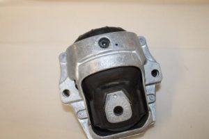 17792167 – 8R0199381AM – Engine mount