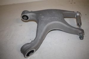 17804106 – 8R0505312F – Draagarm onder rechts-achter
