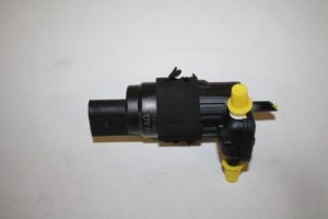 17825475 – 8K9955647 – Scheibensprüherpumpe vorne