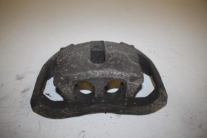 17817940 – 4E0615123 – Remklauw (Tang) links-voor