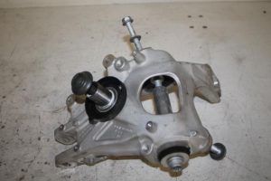 17817076 – 8K0505432AJ – Fusee rechts-achter