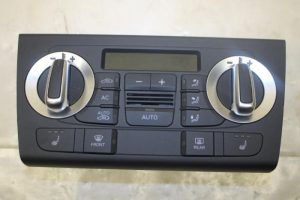 17799286 – 8U0820043CXHA – Climatronic Panel