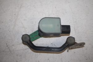 17805911 – 4F0505465M – Xenon height adjustment