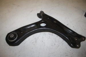 17831179 – 6R0407152F – Draagarm onder rechts-voor