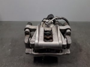 21230993 – 5WA615423SL7 – Remklauw (Tang) links-achter