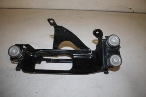 17828702 – 4KE820196J – Air conditioning bracket