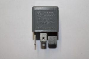 17786054 – 8D0951253 – Relais