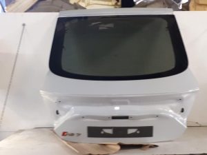 20187019 – 4G8827025BY7F – Achterklep