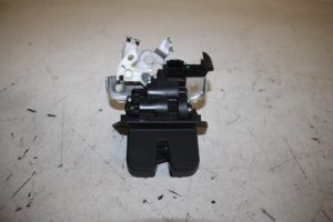 17813195 – 8R0827505 – Slotmechaniek Achterklep