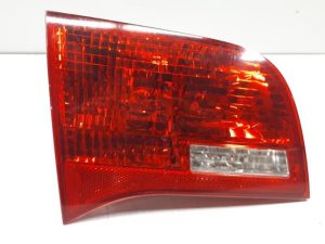 22393903 – 4F9945093B – Achterlicht links