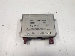 22423368 – 8E0035456C – Radio versterker