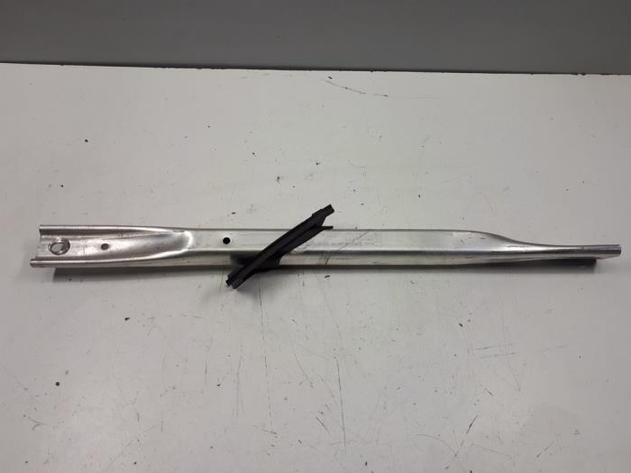 22544934 – 8W0805645B – Steun (diversen)