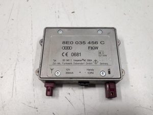 22654108 – 8E0035456C – Radio versterker