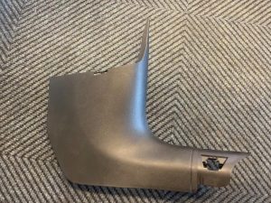 22791356 – 8W6867272B4PK – A-stijl Afdekkap rechts