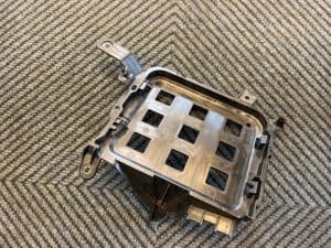 22816558 – 8W0907648A, 8W0907648B – Steun (diversen)