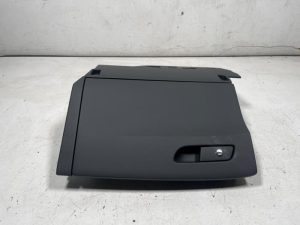 23076323 – 8W1857035B6PS, 8W1857035C6PS, 8W1857035B – Dashboardkastje