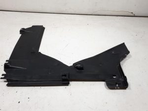 23047266 – 8W8825215 – Schutzblech Boden