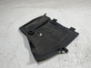 23230106 – 8W0825202 – Schutzblech Boden