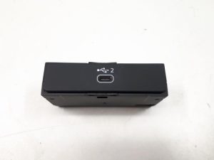 23379977 – 8W0035708A – AUX / USB-Anschluss
