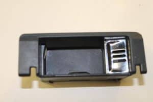 17786870 – 4B08574066PS – Aschenbecher vorne