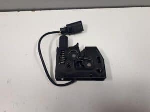 18046751 – 4G0823509D – Slotmechaniek Motorkap