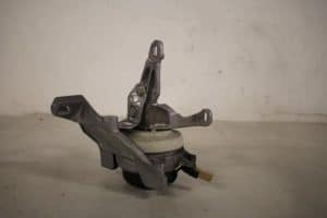 17820991 – 4M0399202G – Getriebe Halterung