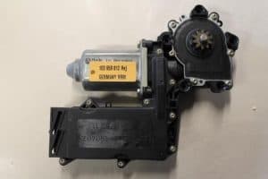 17787268 – 1E0959812 – Door window motor