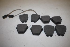 17804857 – 4B0698151S – Bremsklotz vorne