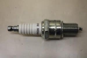 17798512 – RN9YCC – Bougie