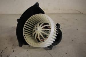 17824810 – 4L1820021B – Heating and ventilation fan motor